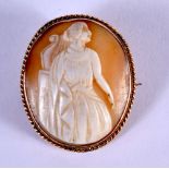 AN ANTIQUE 9CT GOLD MOUNTED CAMEO BROOCH. 7 grams. 3 cm x 2.5 cm.