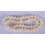 A 14CT GOLD AND PEARL NECKLACE. 44 cm long.