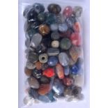 A BAG OF AGATE BEADS. (qty)