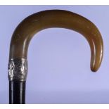 A 19TH CENTURY CONTINENTAL CARVED RHINOCEROS HORN HANDLED WALKING CANE with silver mounts. 88 cm lon