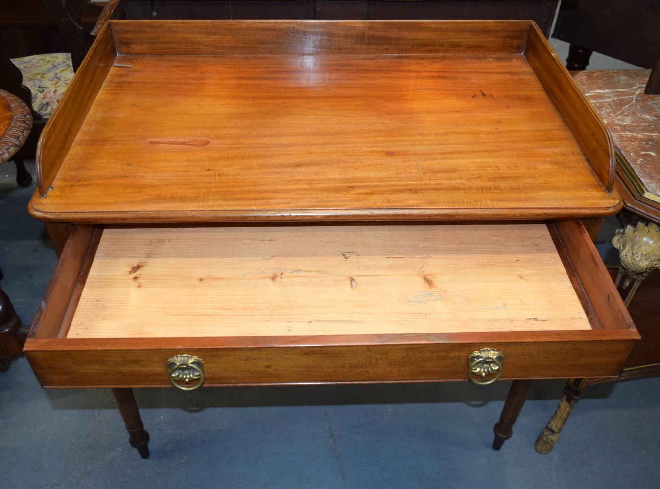 A GEORGE III MAHOGANY WRITING TABLE with single drawer. 83 cm x 92 cm x 55 cm. - Image 2 of 4