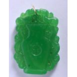 A CHINESE GOLD MOUNTED SPINACH JADE PENDANT 20th Century. 5.5 cm x 3.5 cm.