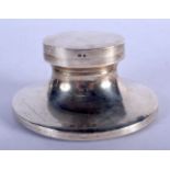 AN EDWARDIAN SILVER INKWELL. Birmingham 1912. 502 grams overall. 13 cm x 7 cm.