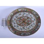 A LARGE 19TH CENTURY CHINESE CANTON FAMILLE ROSE PORCELAIN STRAINING DISH AND COVER Qing, painted wi
