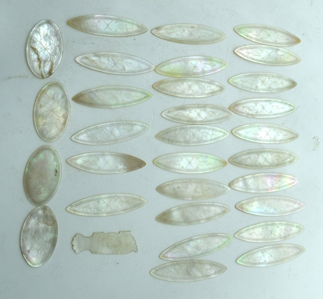 A collection of Mother of Pearl counters 4.5c, (30). - Image 2 of 2