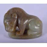 AN EARLY 20TH CENTURY CHINESE GREEN JADE BEAST. 6 cm x 5 cm.