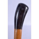 A 19TH CENTURY CONTINENTAL CARVED RHINOCEROS HORN HANDLED WALKING CANE. 88 cm long.