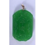 A CHINESE GOLD MOUNTED CARVED GREEN JADE PENDANT 20th Century. 5 cm x 3.5 cm.