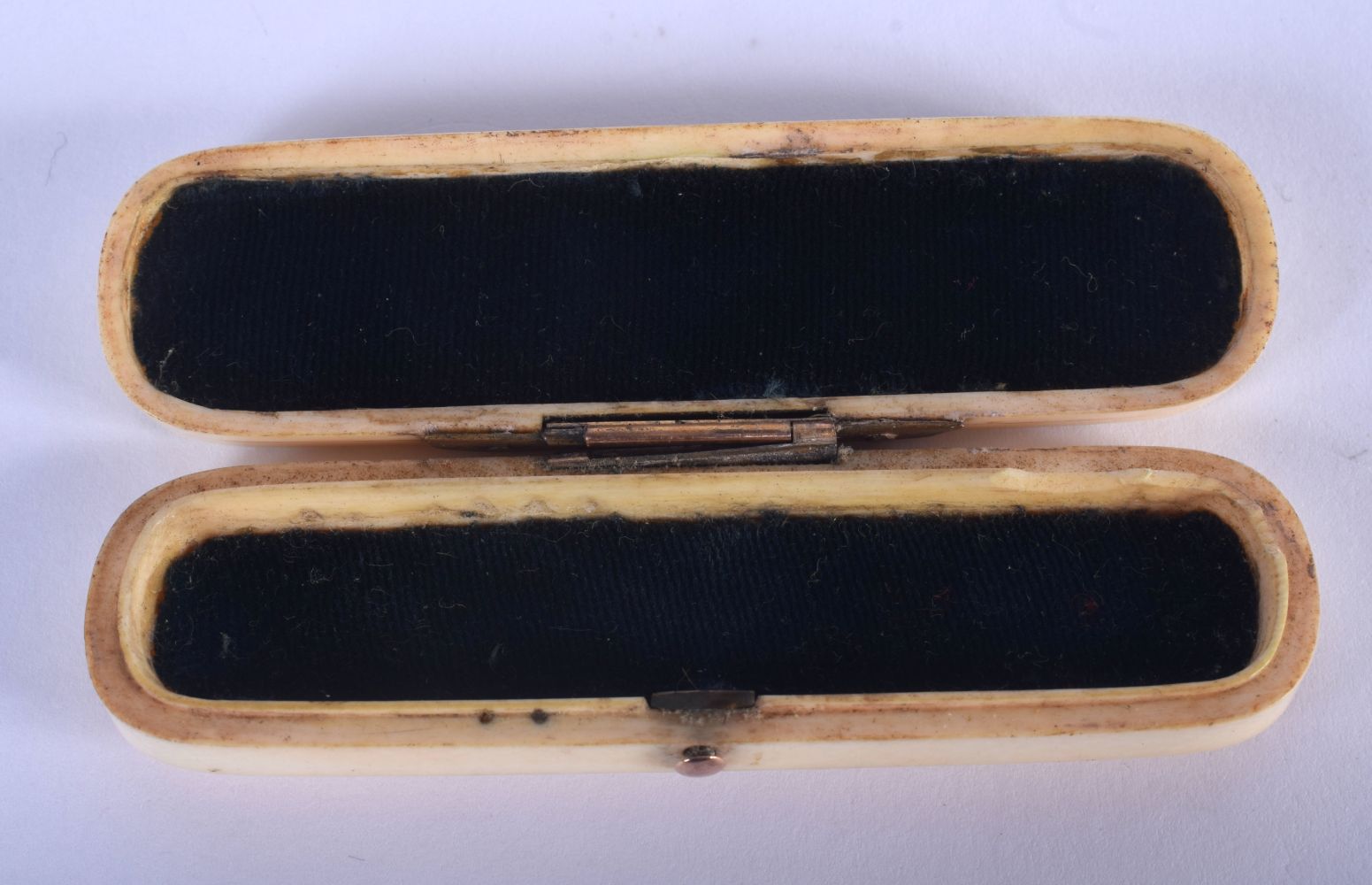 A GEORGE III GOLD INLAID IVORY BOX. 6.5 cm x 2.5 cm. - Image 4 of 5