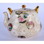 A LATE 19TH CENTURY JAPANESE MEIJI PERIOD SATSUMA TEAPOT AND COVER by Kinkozan. 7.5 cm x 6 cm.