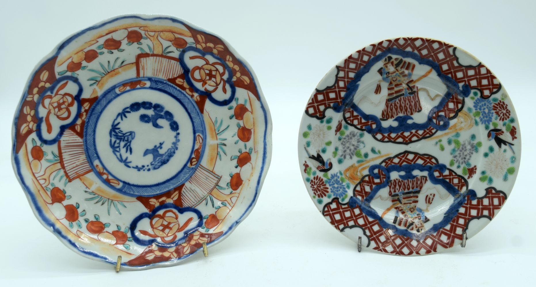 A Japanese Imari scalloped plate together with another plate 21cm. (2)