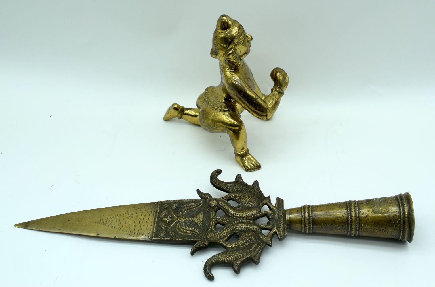 An Indian Bronze figure of a crouching male together with an embossed brass staff head. 39 (2). - Image 2 of 3