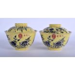 A PAIR OF CHINESE DAYA ZHAI STYLE PORCELAIN BOWLS AND COVERS 20th Century, enamelled with foliage. 1