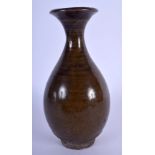 A CHINESE BROWN GLAZED STONEWARE POTTERY VASE 20th Century. 17.5 cm high.