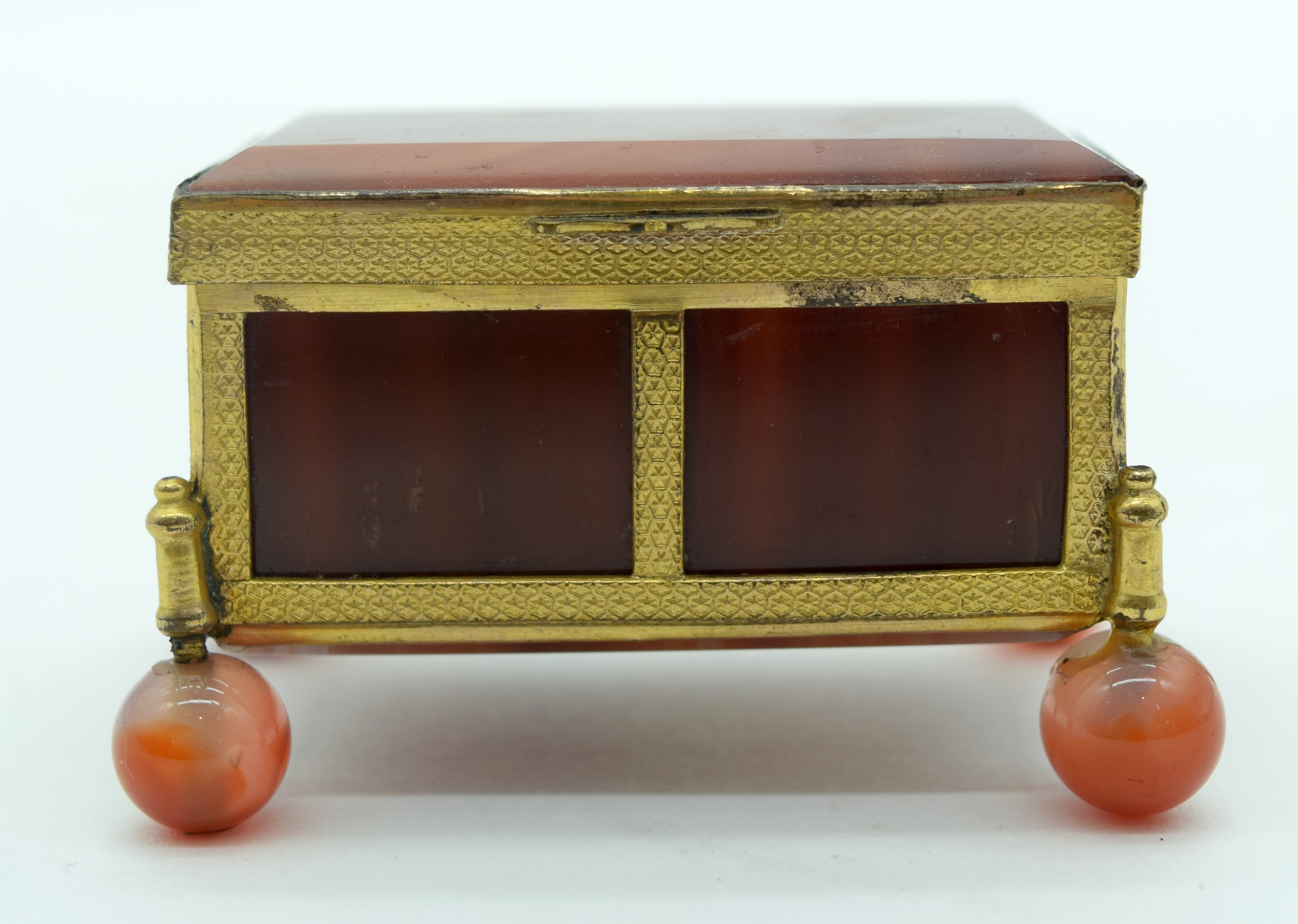 TWO ANTIQUE GILT METAL AND AGATE CASKETS. Largest 7 cm x 6.5 cm. (2) - Bild 6 aus 9