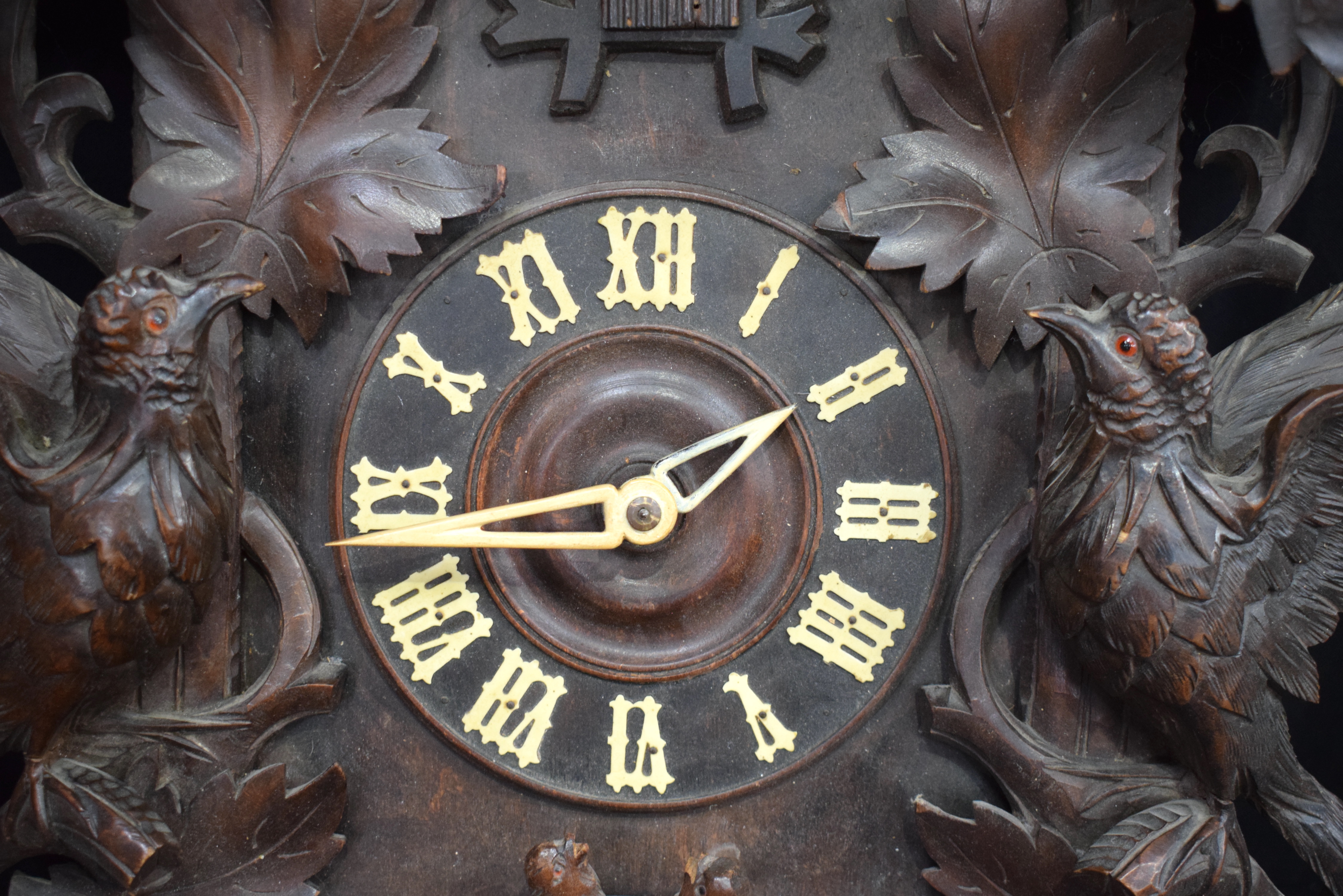 A 19TH CENTURY BAVARIAN BLACK FOREST CARVED WOOD CUCKOO CLOCK formed with opposing birds beside a ne - Image 6 of 13