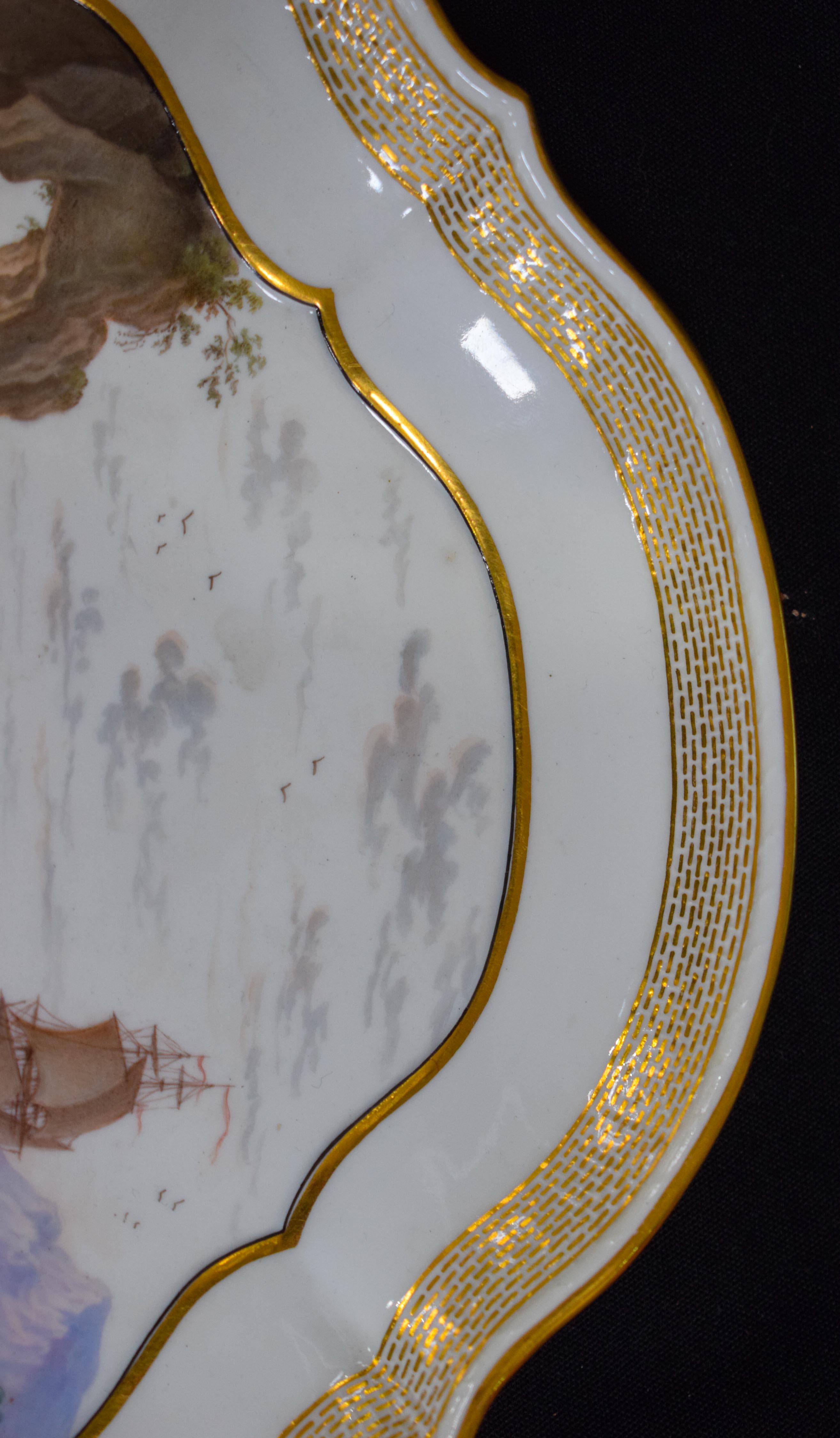A FINE PAIR OF 18TH/19TH CENTURY MEISSEN TWIN HANDLED PORCELAIN DISHES painted with coastal views. 2 - Image 9 of 19