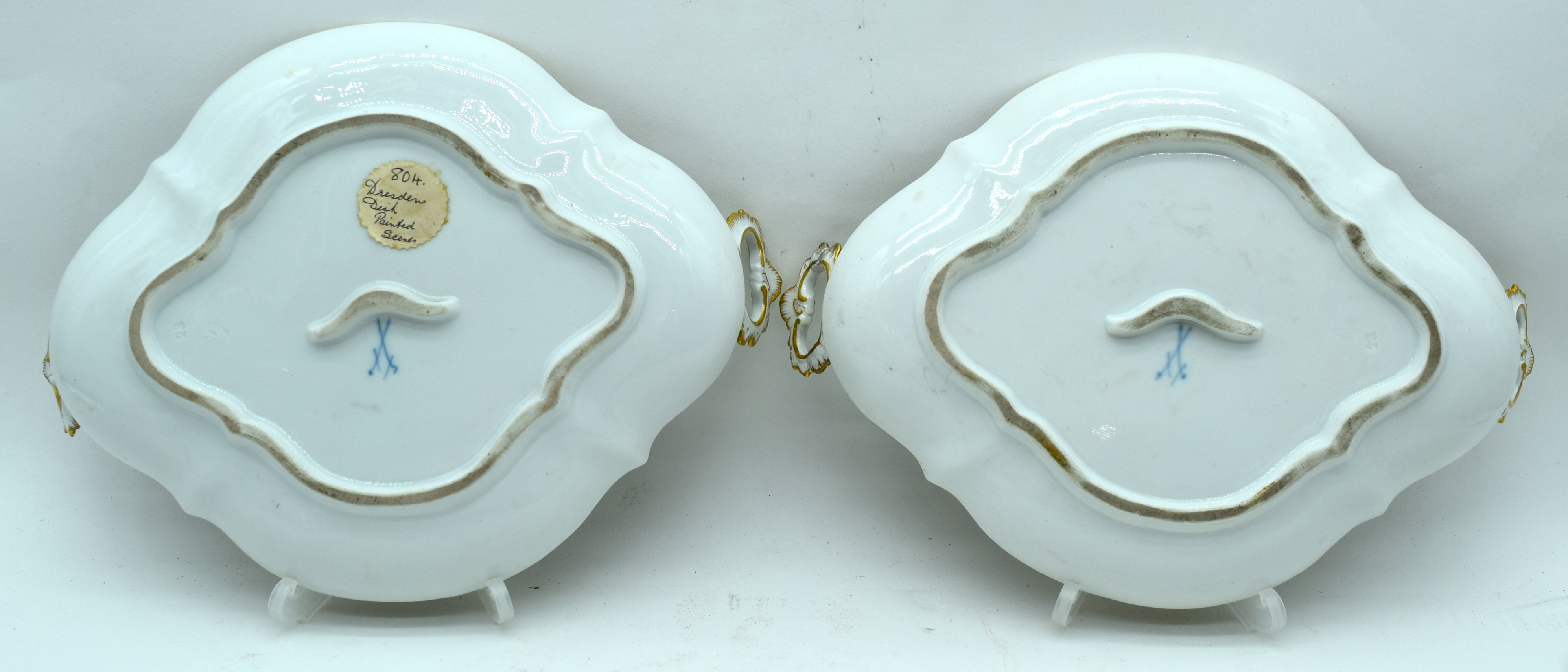 A FINE PAIR OF 18TH/19TH CENTURY MEISSEN TWIN HANDLED PORCELAIN DISHES painted with coastal views. 2 - Image 4 of 19