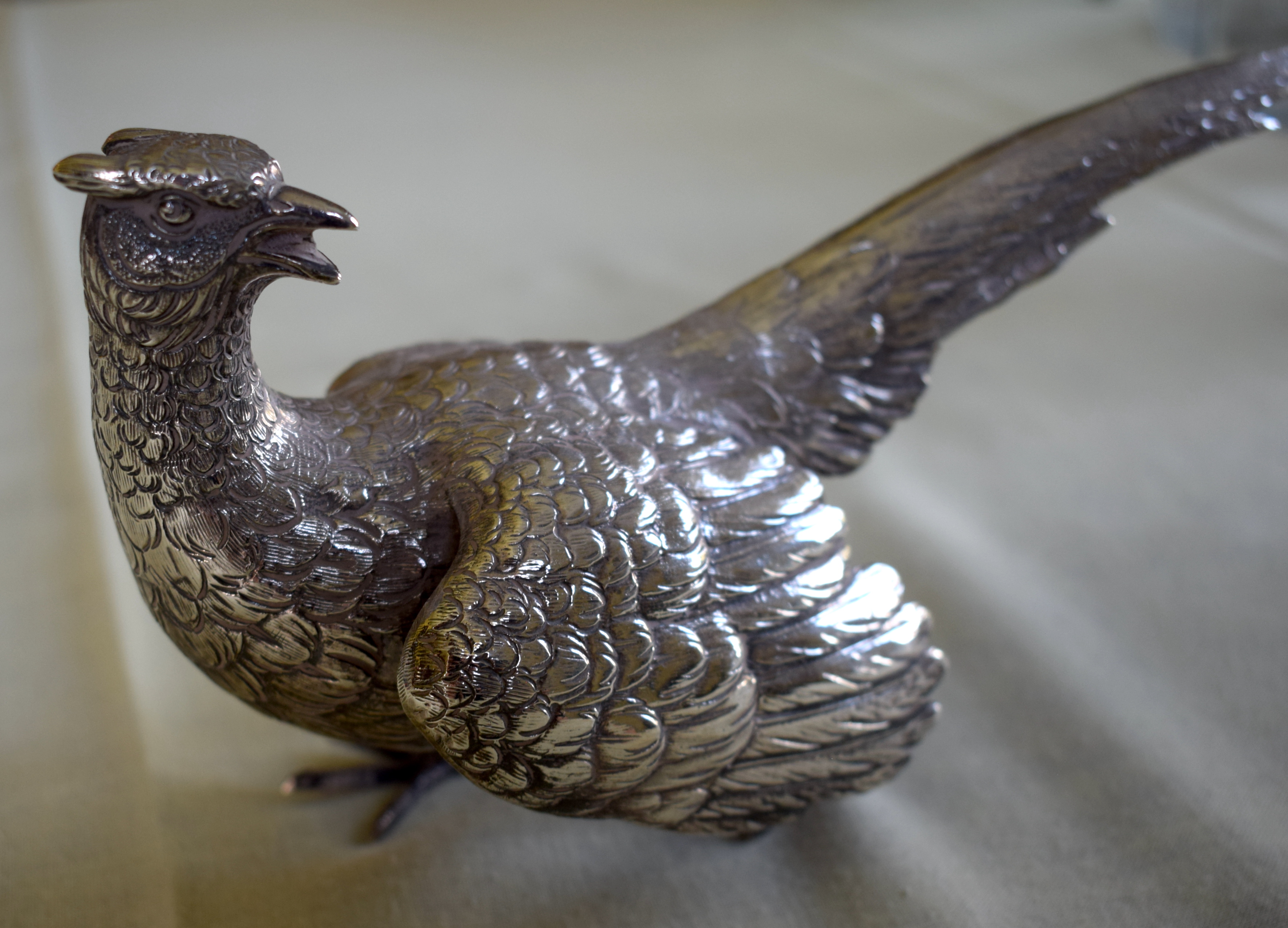 A LOVELY PAIR OF STERLING SILVER TABLE PHEASANTS by F & Son Ltd, well modelled in natural stances. 6 - Image 7 of 10