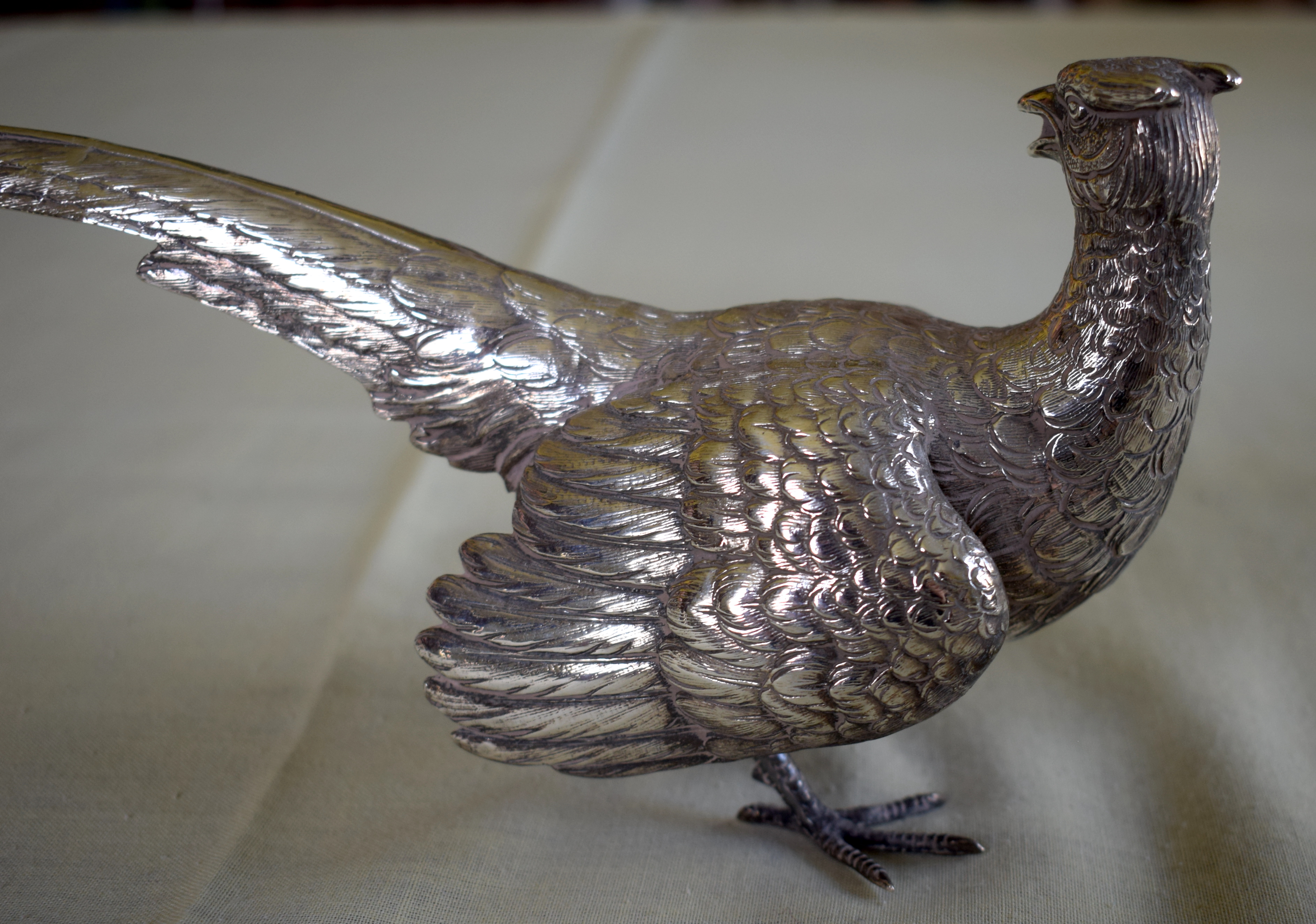 A LOVELY PAIR OF STERLING SILVER TABLE PHEASANTS by F & Son Ltd, well modelled in natural stances. 6 - Image 8 of 10