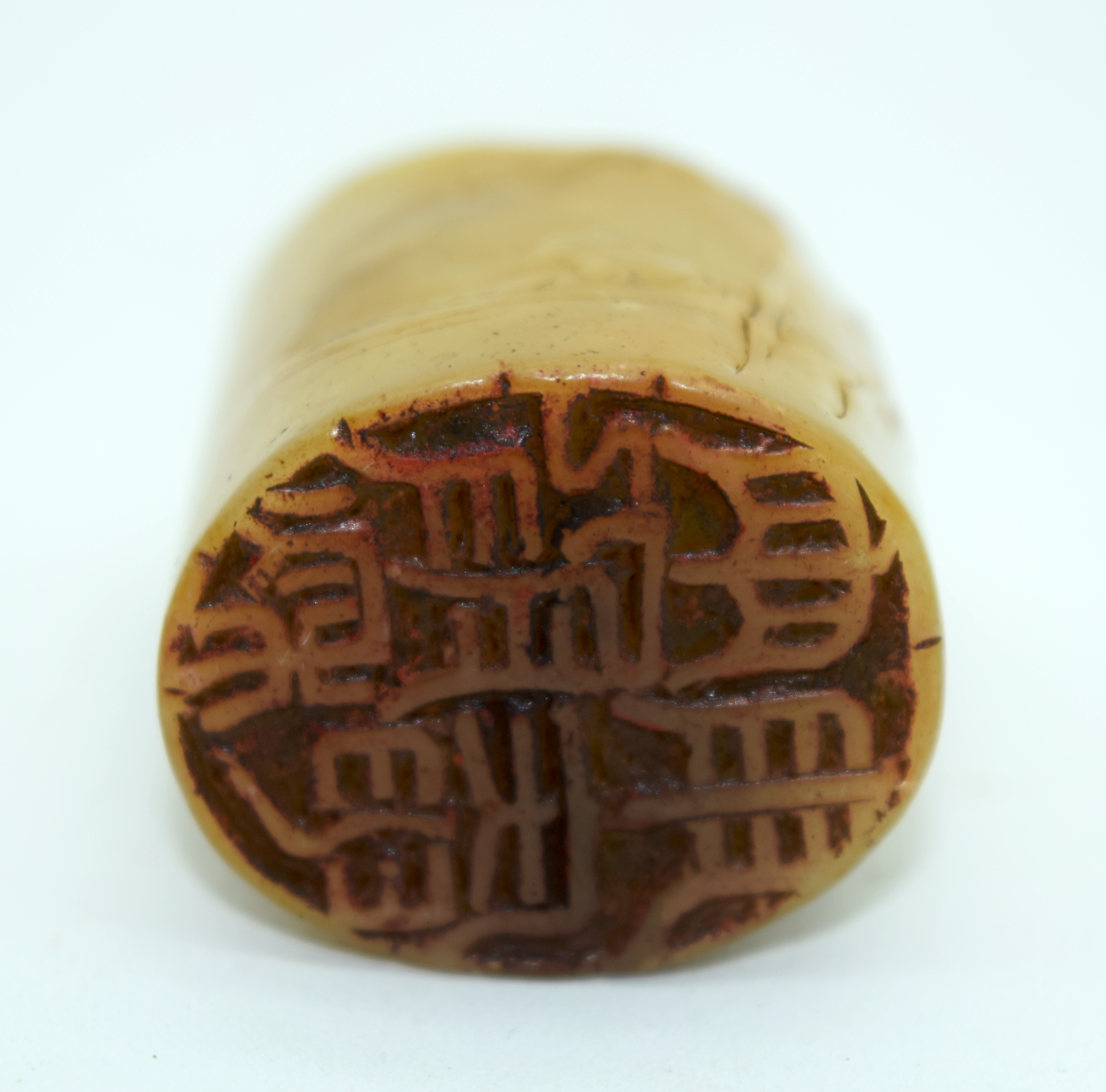 AN EARLY 20TH CENTURY CHINESE CARVED JADE SEAL Late Qing/Republic, decorated with landscapes and cal - Image 3 of 3