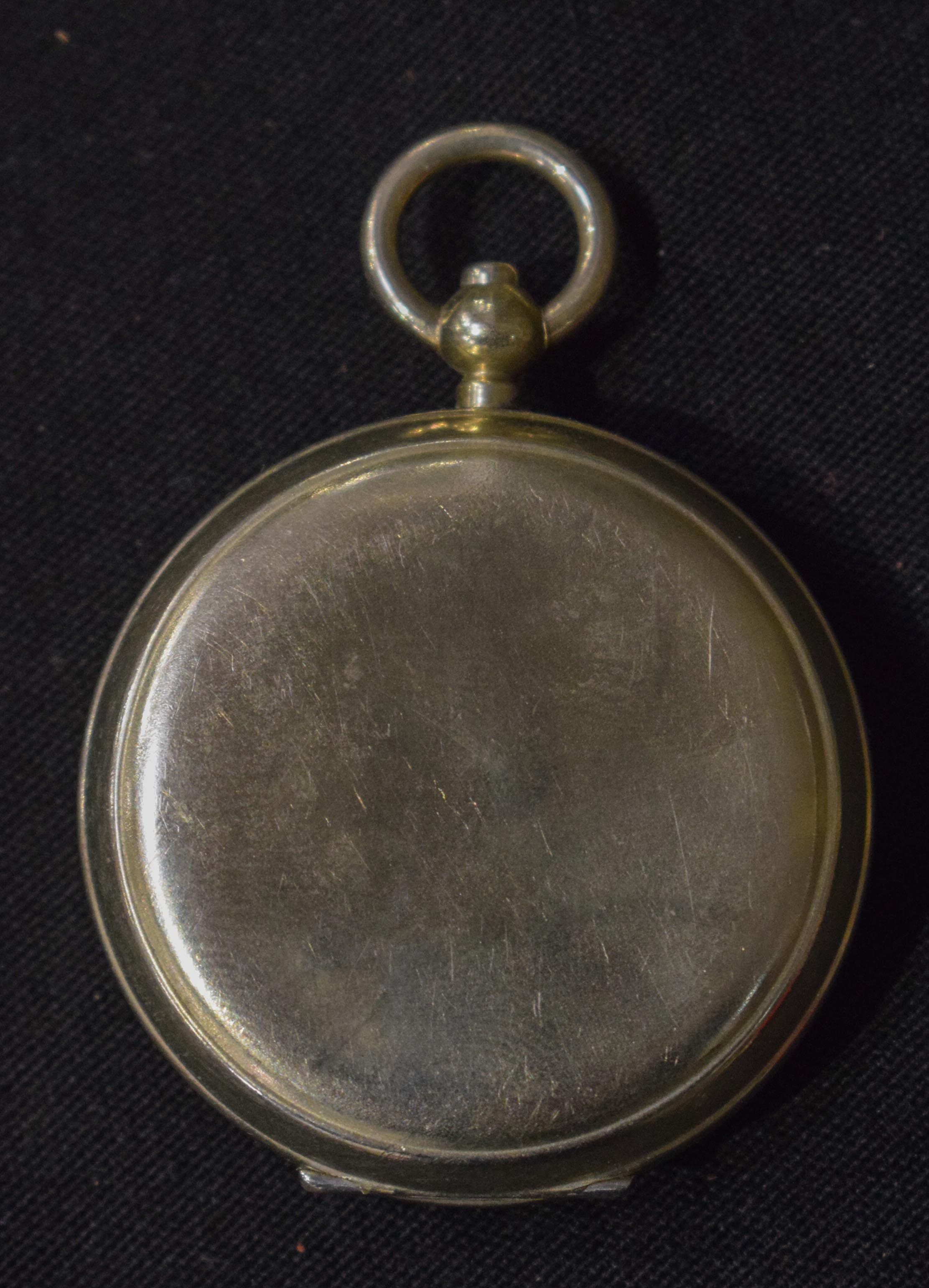 AN UNUSUAL EARLY 20TH CENTURY BASE METAL POCKET COMPASS possibly Military. 4 cm diameter. - Image 4 of 5