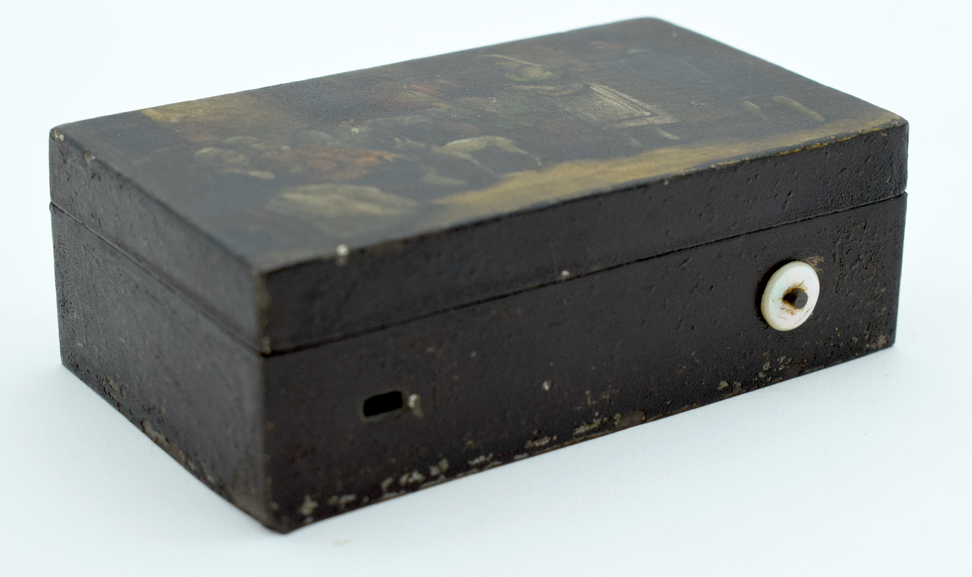 A RARE 19TH CENTURY PAINTED LACQUERED POCKET TIN MUSICAL BOX painted with figures within interiors i