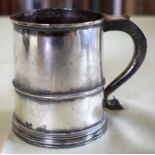 AN ART DECO SILVER MUG. London 1938. 294 grams. 9 cm x 11 cm.