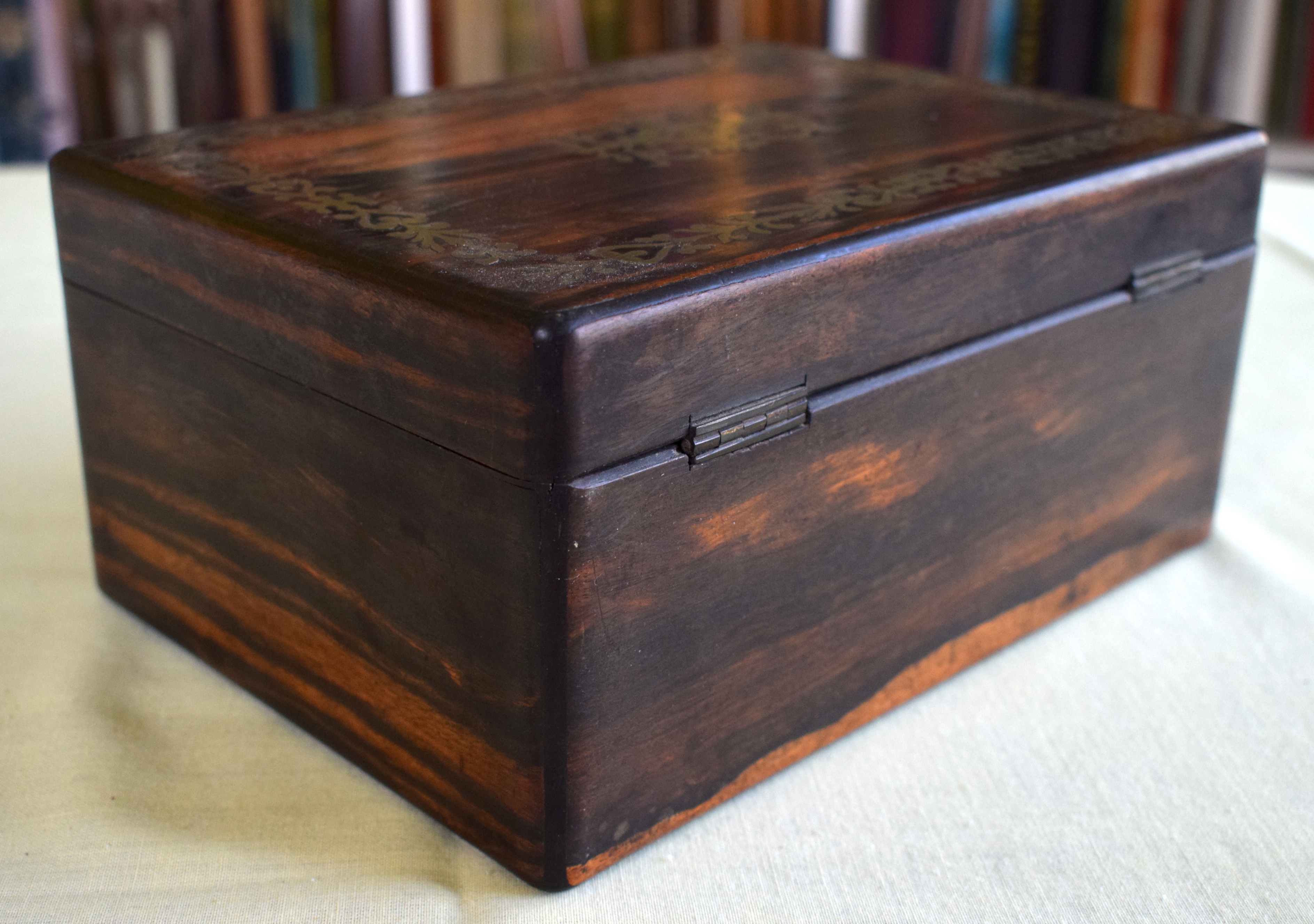 AN EARLY VICTORIAN COROMANDEL BRASS INLAID BOX AND COVER decorated with floral type motifs. 21 cm x - Image 2 of 5