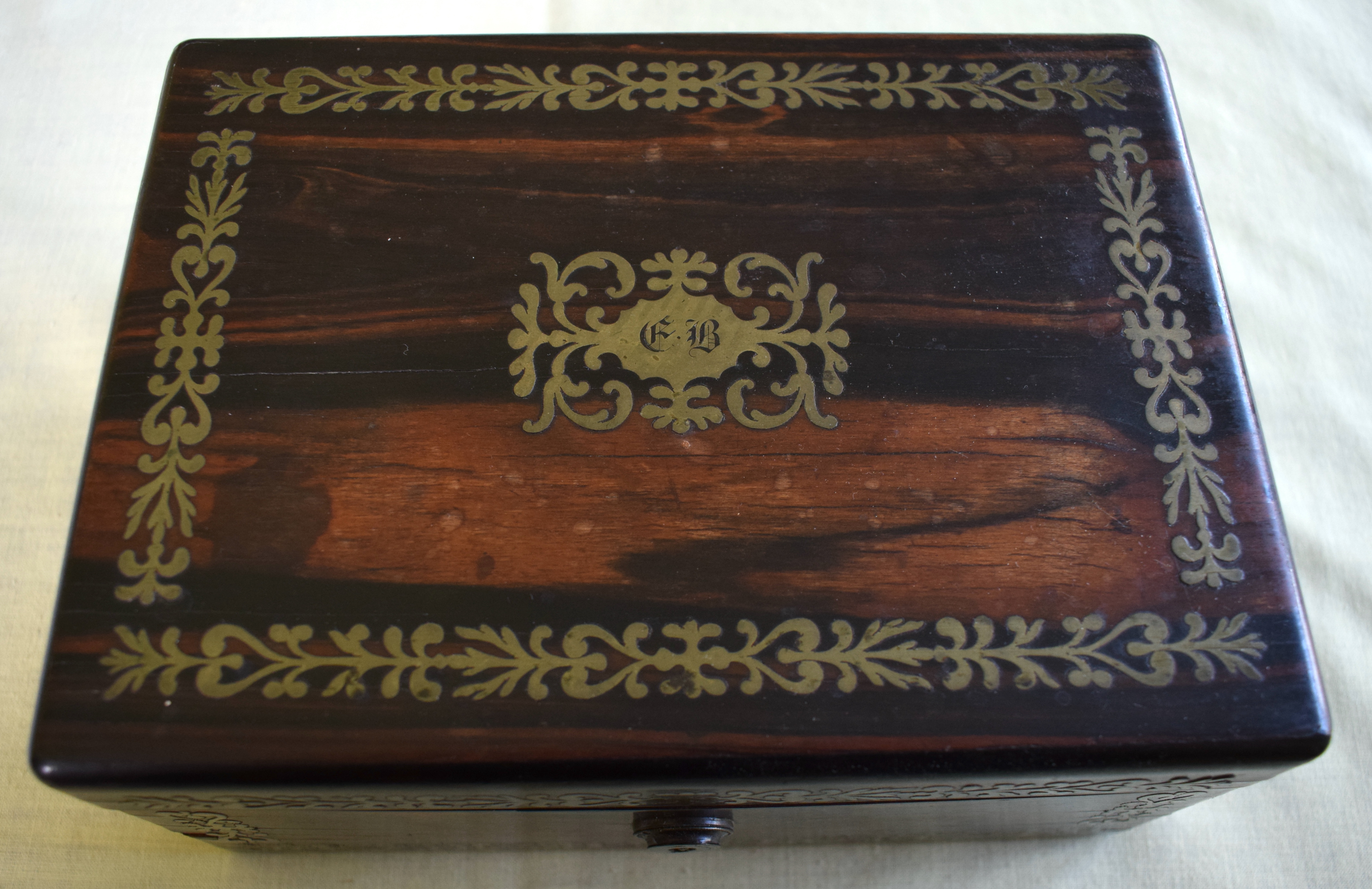 AN EARLY VICTORIAN COROMANDEL BRASS INLAID BOX AND COVER decorated with floral type motifs. 21 cm x - Image 3 of 5