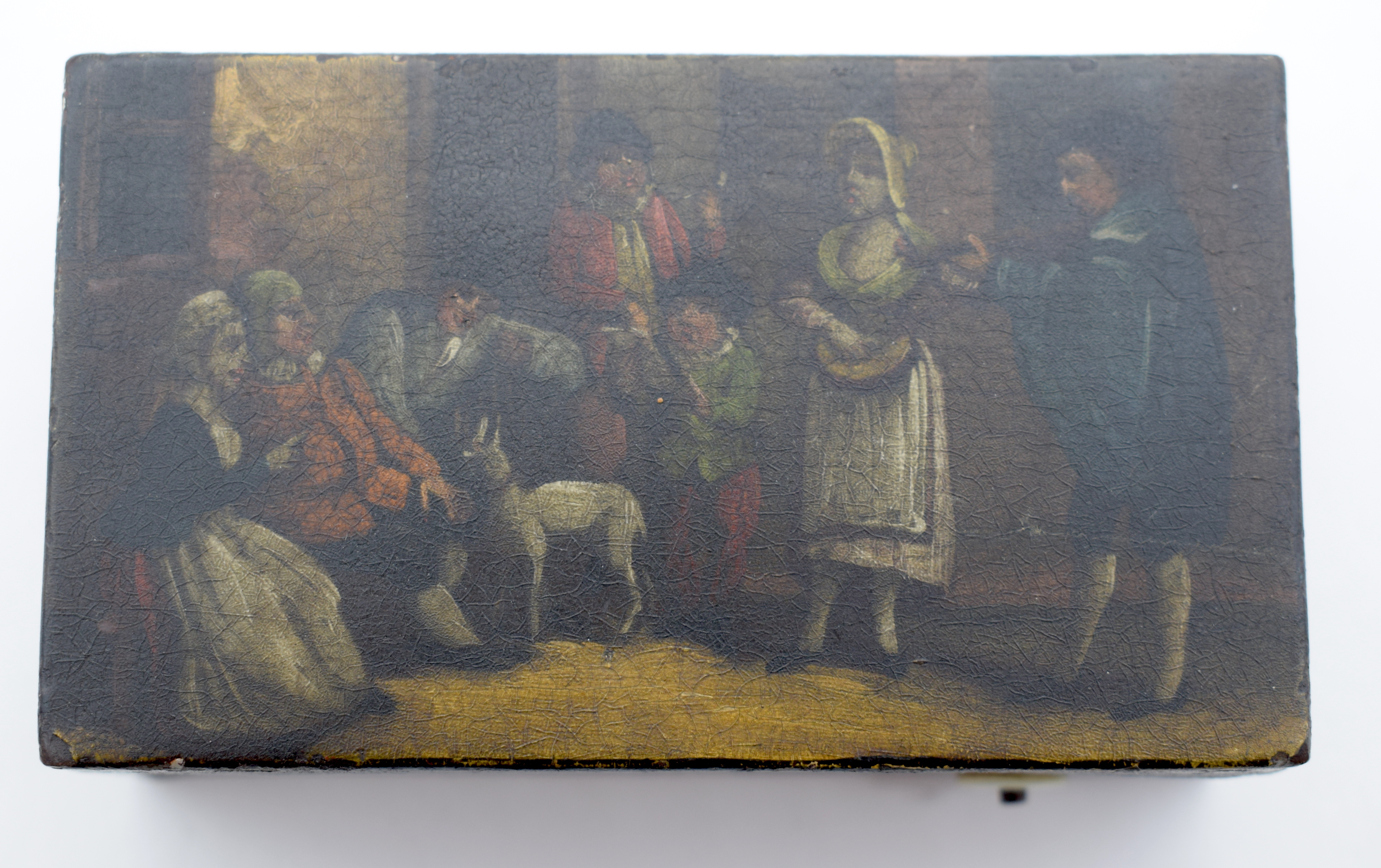 A RARE 19TH CENTURY PAINTED LACQUERED POCKET TIN MUSICAL BOX painted with figures within interiors i - Bild 3 aus 8