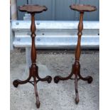 A PAIR OF GEORGE III MAHOGANY TORCHERES of almost architectural form. 95 cm x 24 cm.