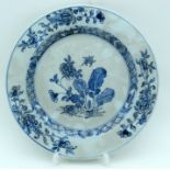 AN 18TH CENTURY CHINESE EXPORT BLUE AND WHITE PLATE Qianlong. 22 cm diameter.