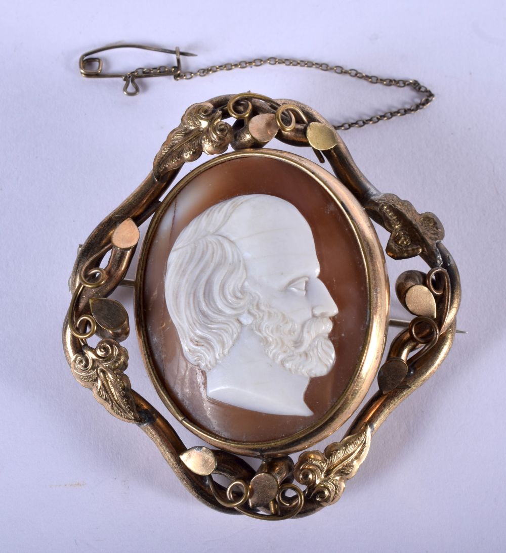 AN ANTIQUE YELLOW METAL CAMEO BROOCH depicting a bearded male. 30 grams. 5.5 cm x 5.5 cm.