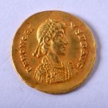A FINE SOLIDUS 397-402 AD HONORIUS GOLD COIN. 4.4 grams.