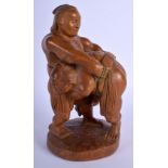 AN EARLY 20TH CENTURY JAPANESE MEIJI PERIOD CARVED BOXWOOD FIGURE OF SUMO WRESTLERS upon a textured
