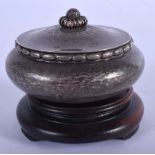 AN ARTS AND CRAFTS SILVER BOX AND COVER. 54 grams. 6.5 cm wide.