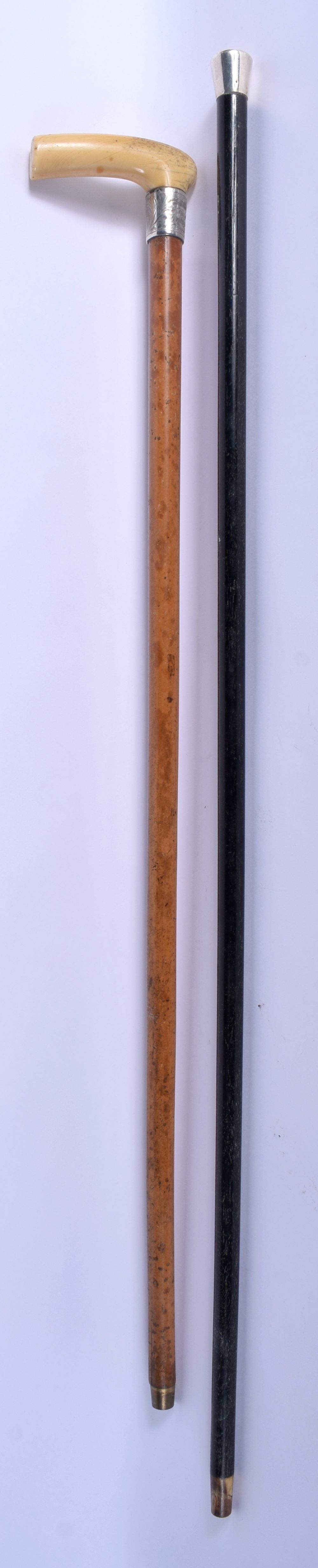 A 19TH CENTURY CONTINENTAL CARVED IVORY HANDLED WALKING CANE together with a silver mounted ebony ca - Bild 3 aus 3