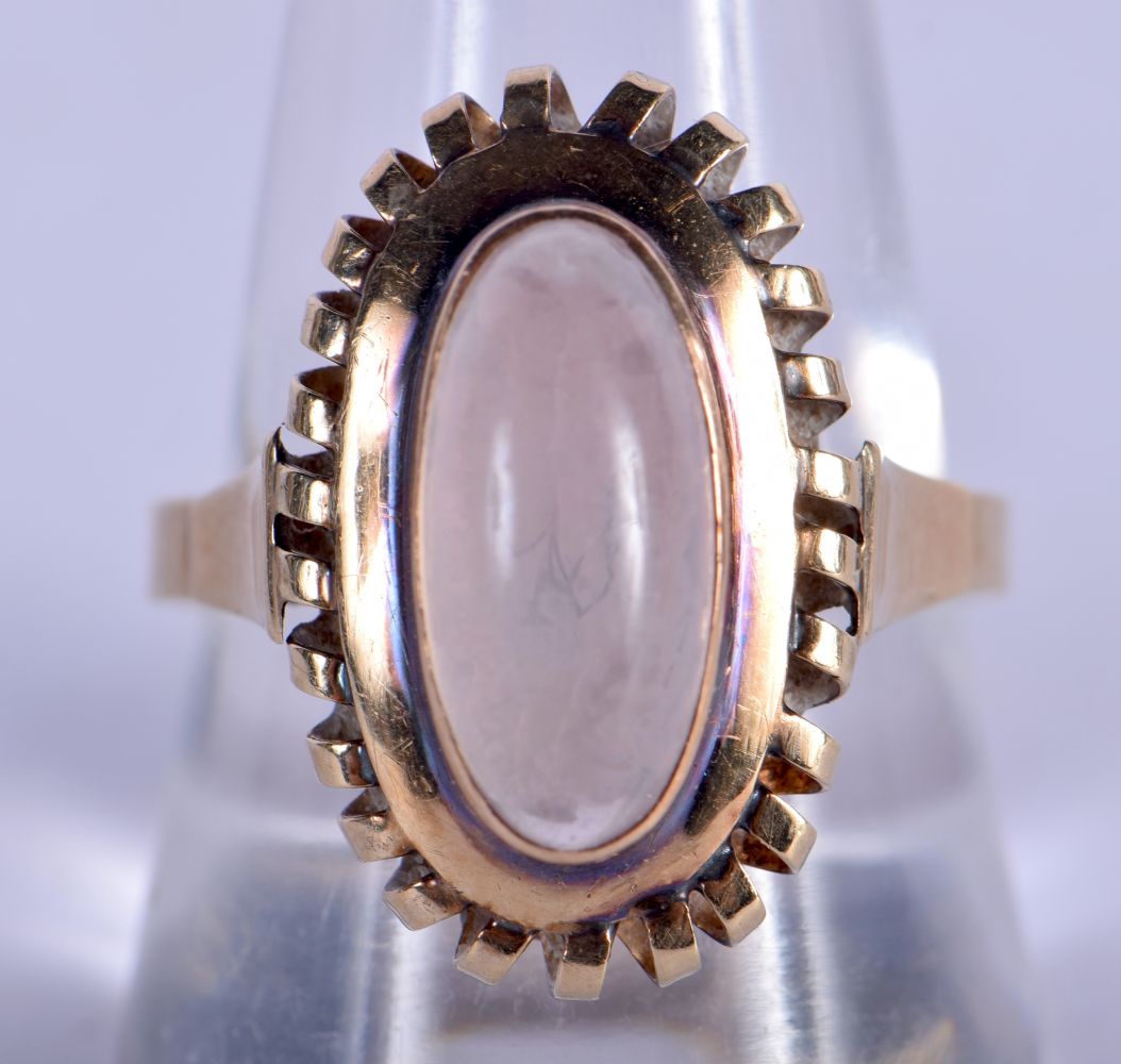 A 14CT GOLD AND CRYSTAL RING. 6 grams. T/U.