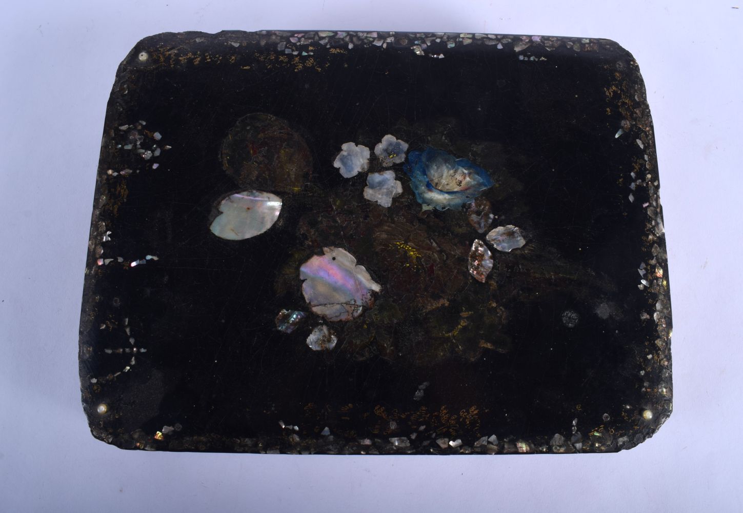 A VICTORIAN PAPIER MACHE BOOK FORM STORAGE BOX AND COVER together with a lacquer tray & a square for - Bild 4 aus 5