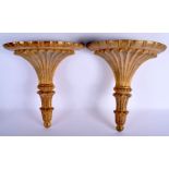 A PAIR OF EARLY 20TH CENTURY CARVED AND PAINTED GILTWOOD FAN SHAPED BRACKETS. 40 cm x 25 cm.