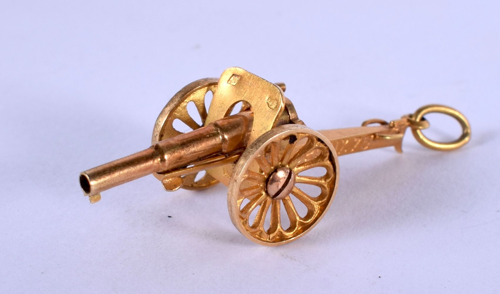 A VERY RARE ANTIQUE FRENCH GOLD SPRING LOADED CANNON PENDANT. 2 grams. 4 cm long. - Image 2 of 2