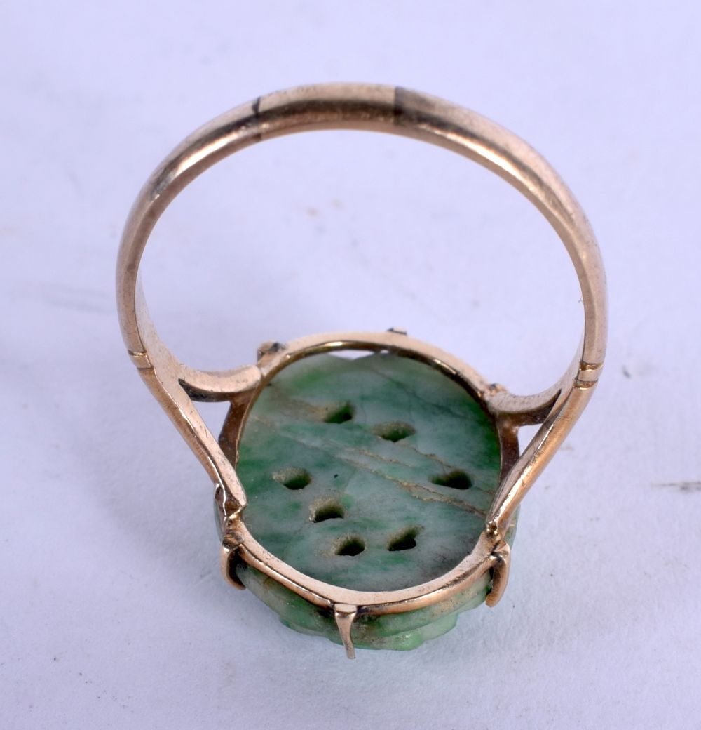 AN EARLY 20TH CENTURY CHINESE YELLOW METAL AND JADEITE RING. 4 grams. R/S. - Image 2 of 2