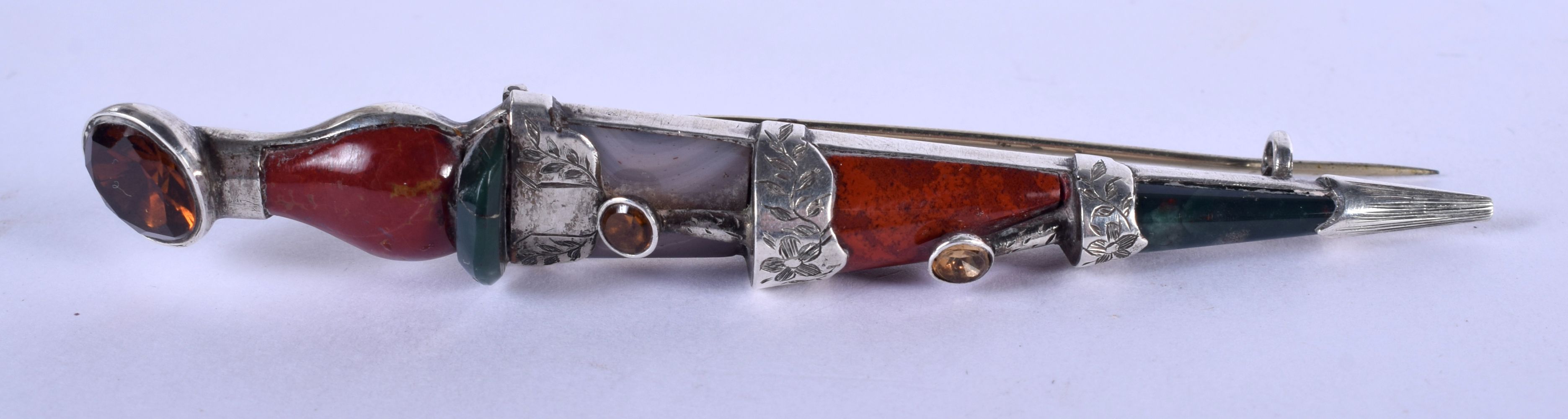 A SCOTTISH SILVER AND AGATE DIRK DAGGER. 17 grams. 10 cm long.