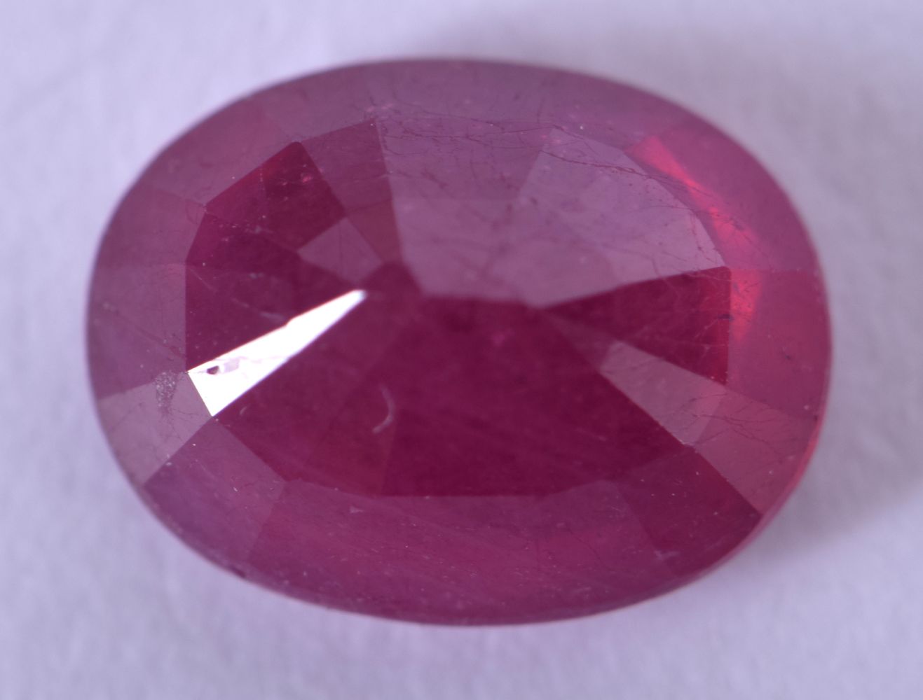 A LOOSE RUBY approx 2.5 cts. 0.9 cm x 0.4 cm. - Image 2 of 3