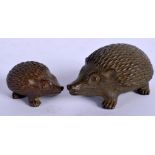 A PAIR OF JAPANESE HEDGEHOGS BRONZE OKIMONO. Largest 4 cm wide.