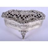 AN ANTIQUE SILVER DRESSING TABLE BOX. 150 grams. 12 cm wide.