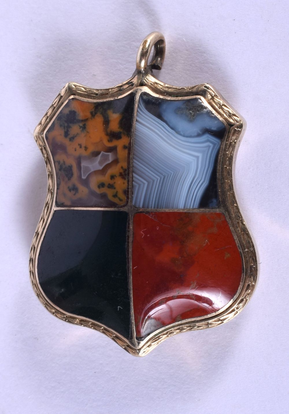 A RARE ANTIQUE SCOTTISH GOLD AND AGATE BROOCH. 8 grams. 3.5 cm x 2.5 cm.