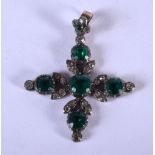 AN 18TH/19TH CENTURY EMERALD AND DIAMOND CRUCIFIX PENDANT. 7 grams. 4.5 cm x 4 cm.