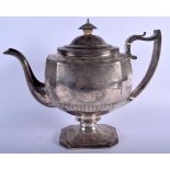 A LARGE REGENCY SILVER COFFEE POT. London 1815. 877 grams. 25 cm x 30 cm.